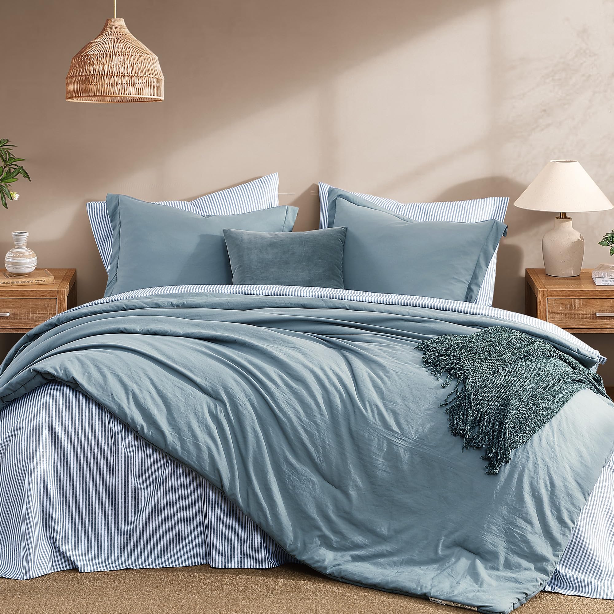 Monbix comforter close-up highlighting plush loft and all-season warmth benefit