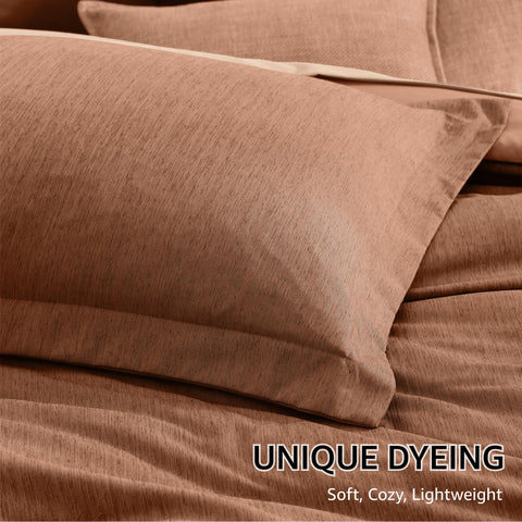 Monbix comforter edge stitching close-up showing durable seams and even filling distribution