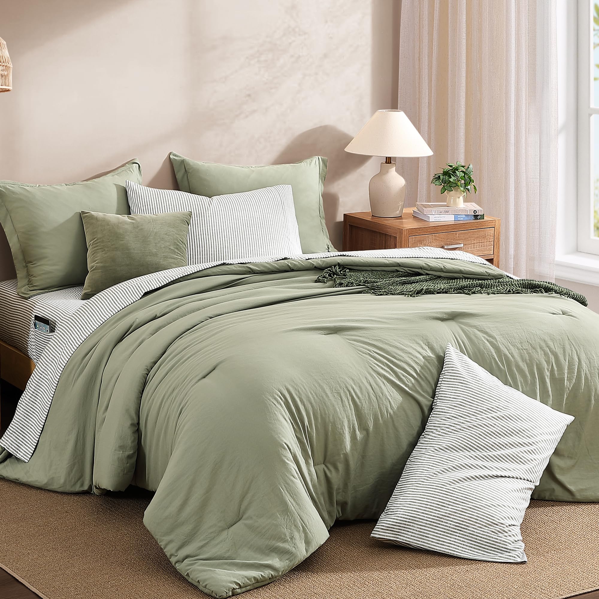 Monbix fitted sheet deep pocket detail, demonstrates secure mattress fit and convenience