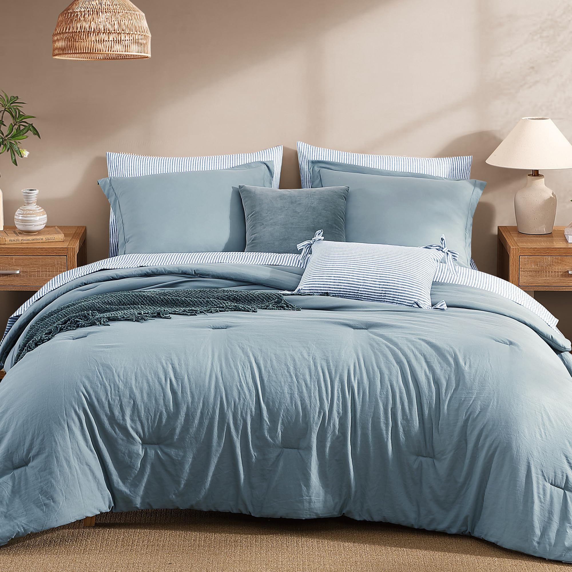 Monbix front packaging showing complete 7-piece queen set and ready-to-use convenience