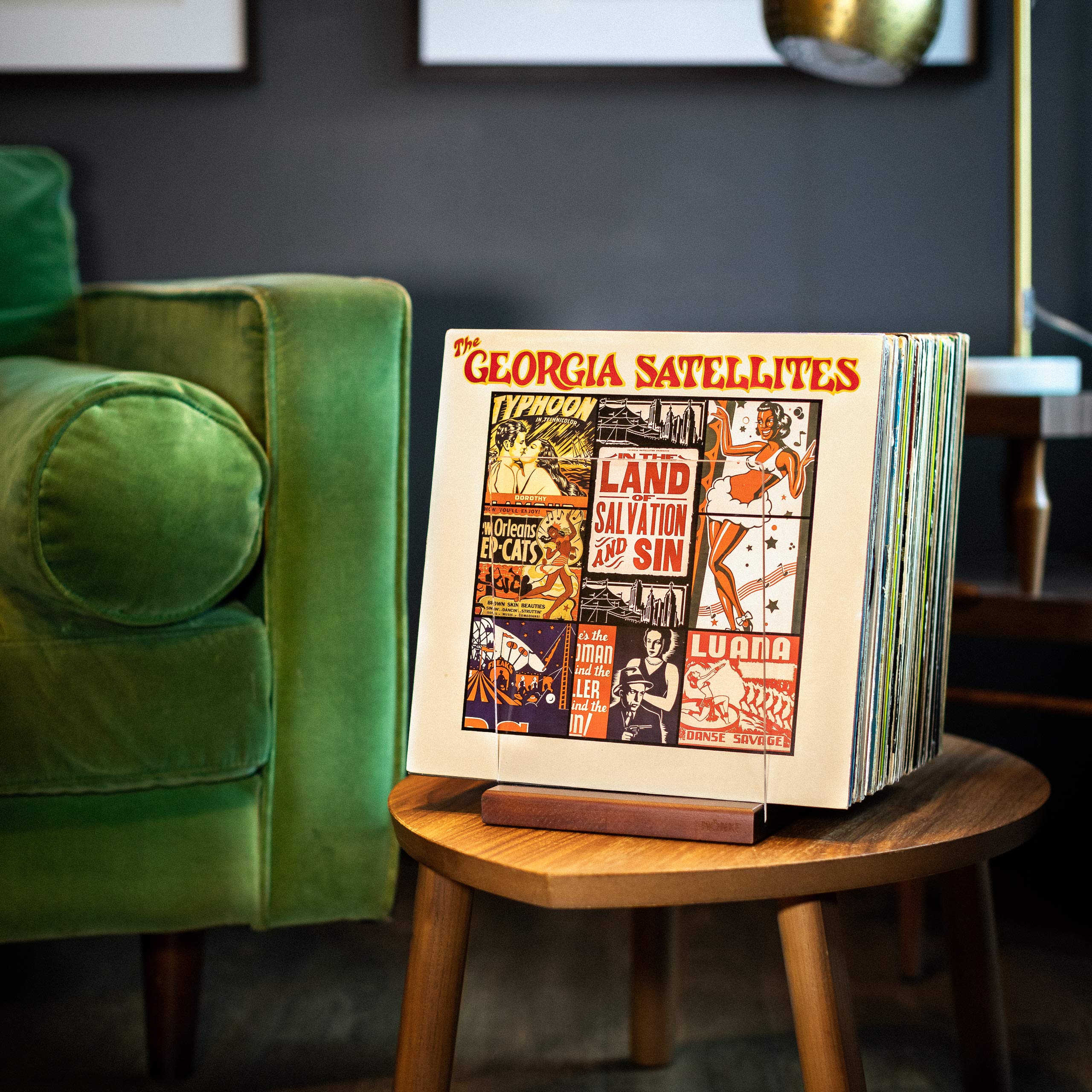 MÖNKE size comparison with book illustrating compact footprint and scale