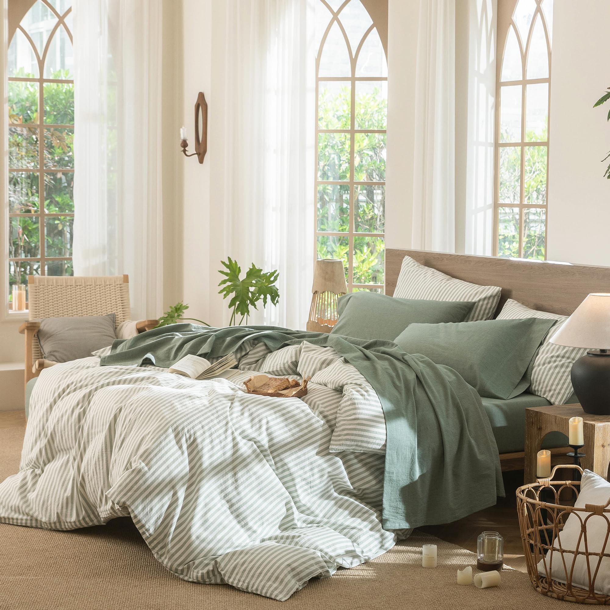 MooMee fitted sheet showing 19-inch deep pocket and secure fit