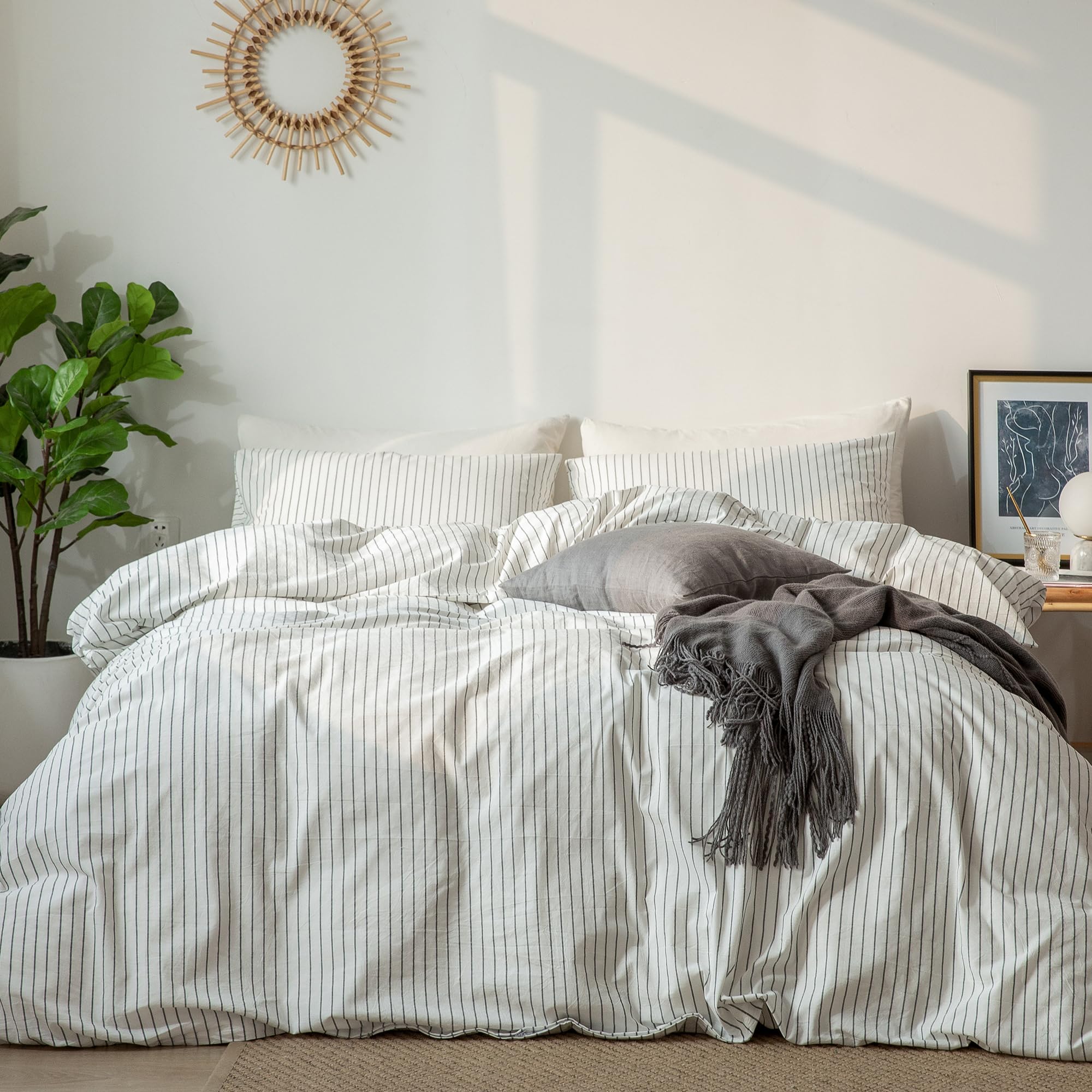 MooMee pillowcase envelope closure provides neat pillow containment
