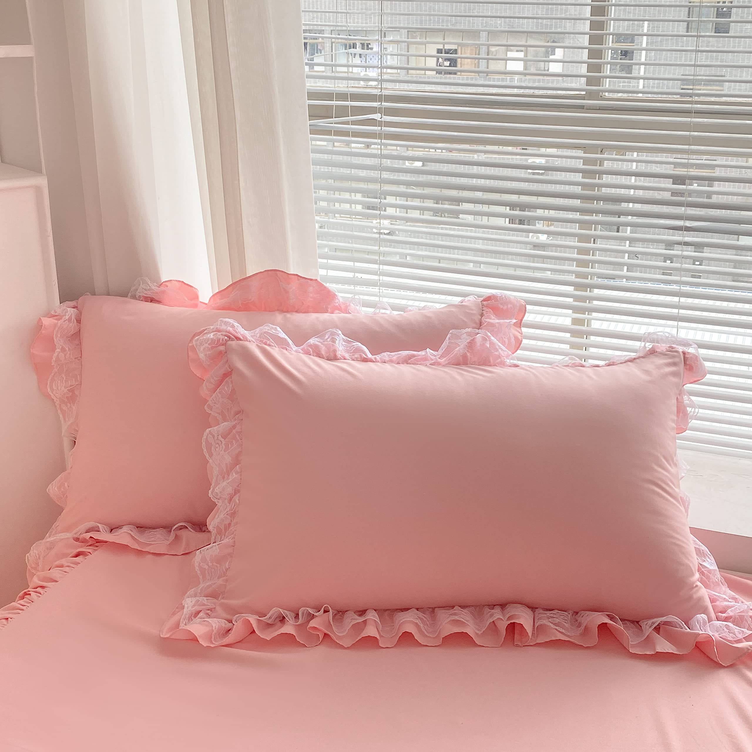 MOOWOO zipper and interior corner ties detail for secure comforter hold