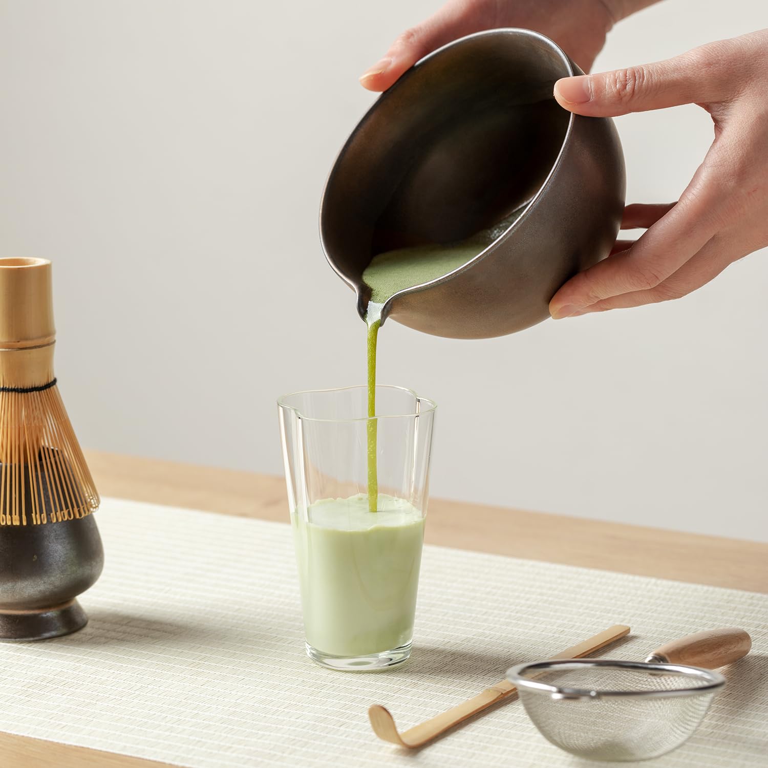 Mossen scoop and sifter tools together showing precise dosing and lump-free sifting