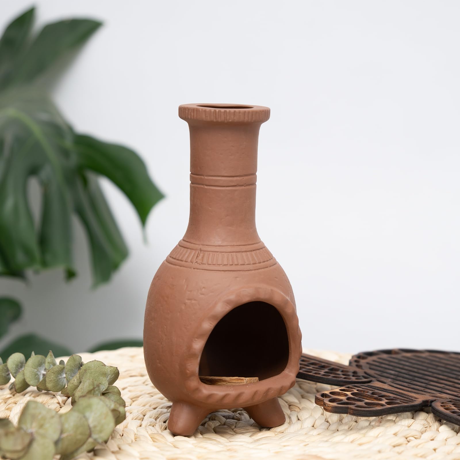 MOUGIGI close-up of terracotta texture and glaze highlighting handmade artisanal detail