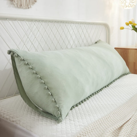 MOVE OVER inner pocket detail demonstrating secure tuck and slip-resistant benefit