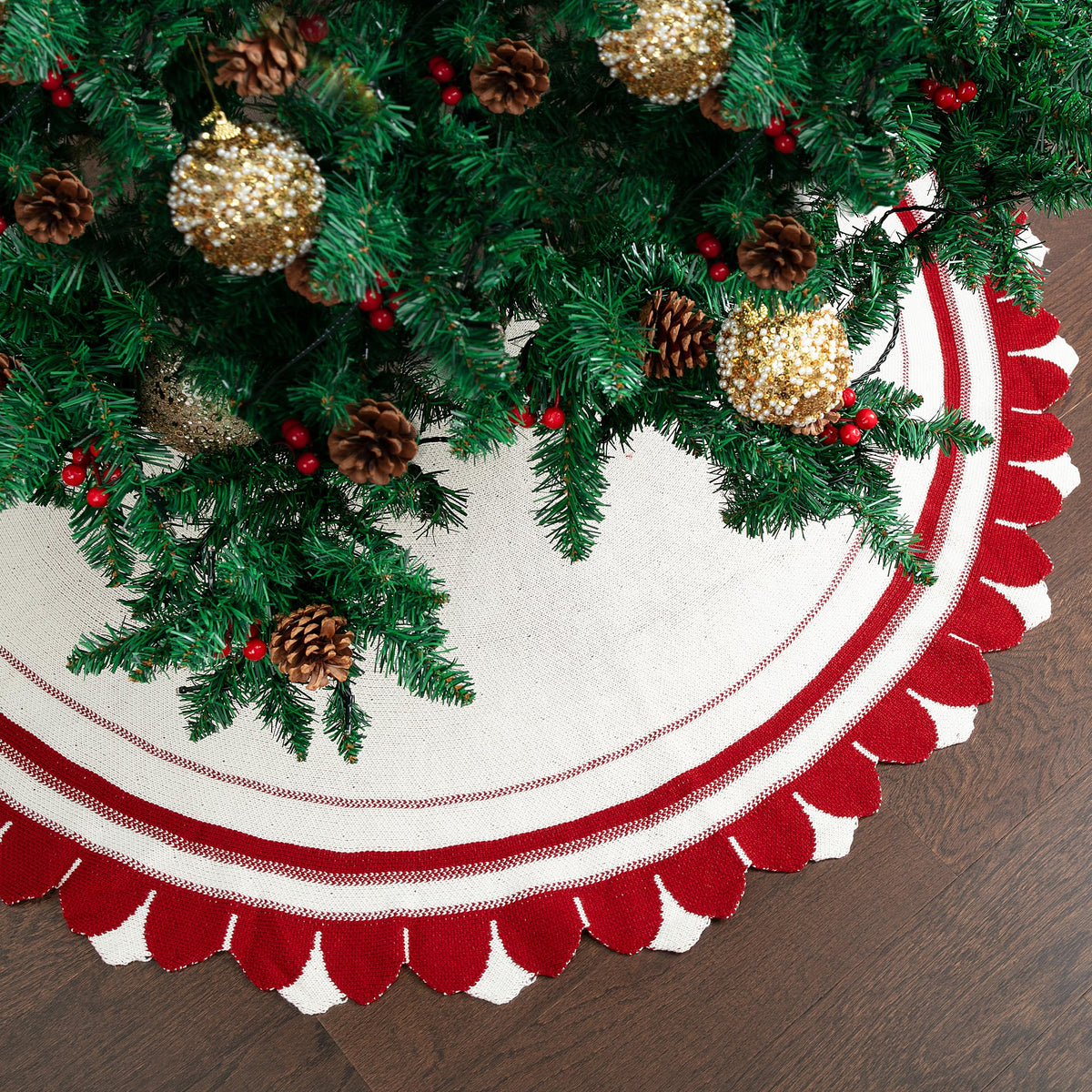 Mr. Pen tree skirt front display shows polished base and neat finish