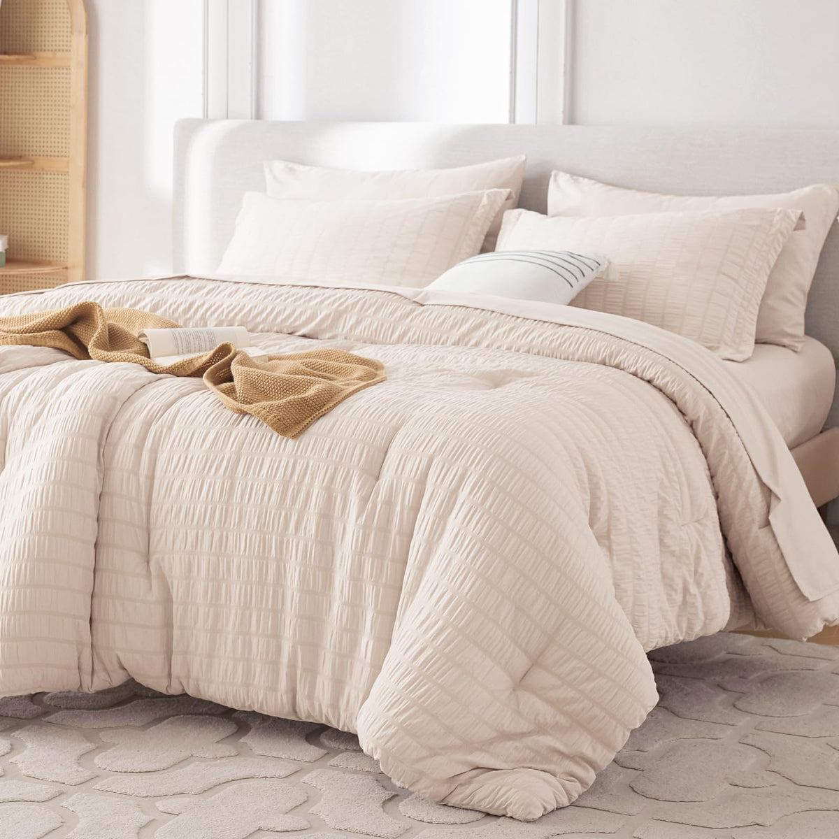 MUXHOMO comforter front view showing full queen coverage and cozy look