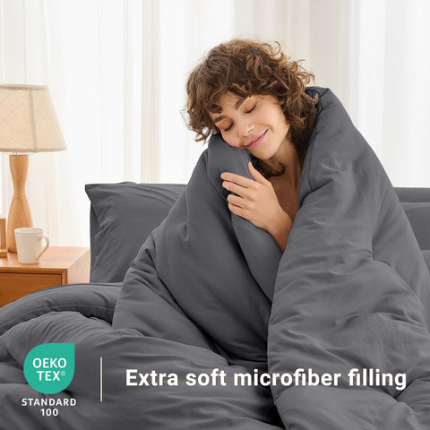 MUXHOMO comforter loft detail highlighting down-alternative fill for lightweight warmth