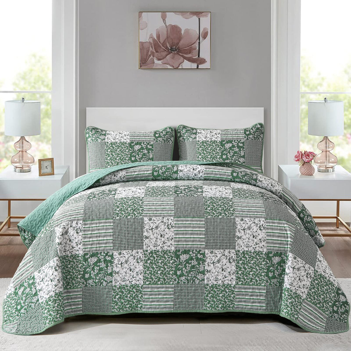 Mybedsoul quilt front view showing green patchwork and cozy appeal