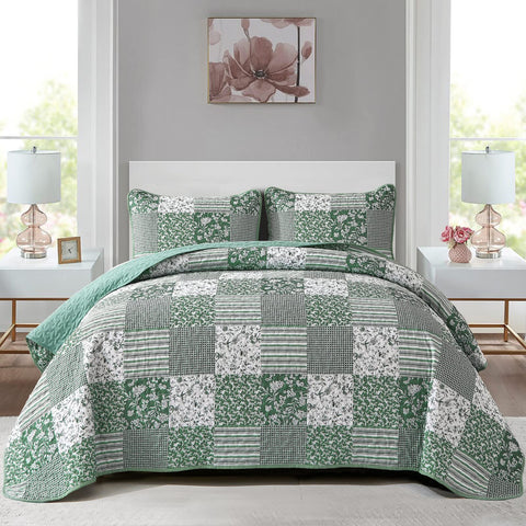 Mybedsoul quilt front view showing green patchwork and cozy appeal