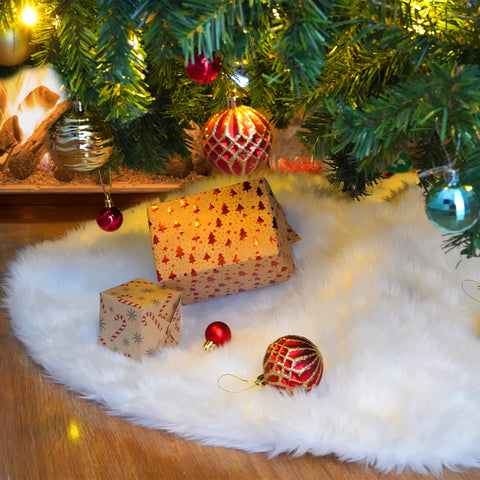 Nackiy faux fur closeup highlighting soft fibers and realistic snowy texture benefit