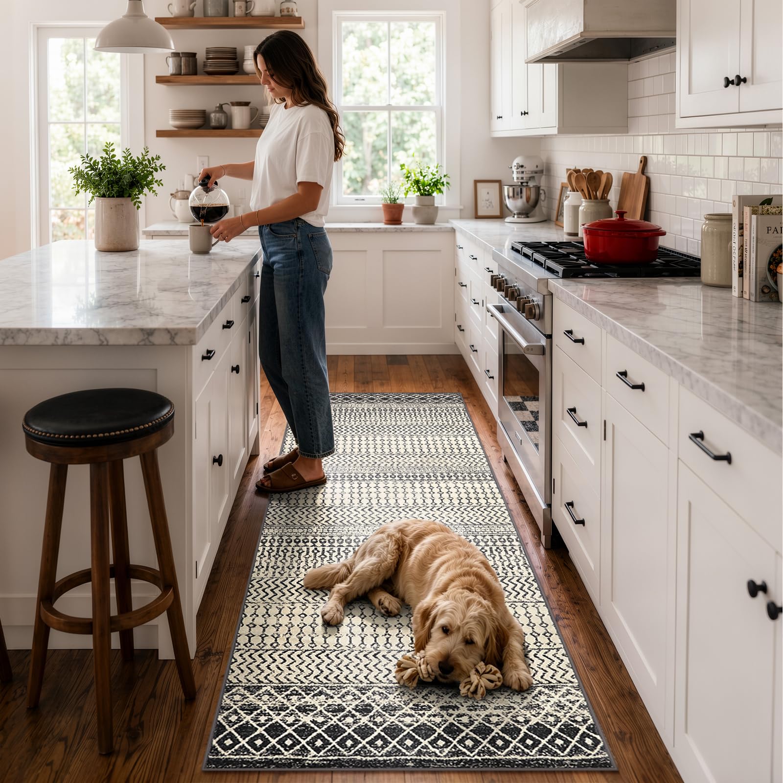 Nailttos non-slip backing detail that helps keep the rug secure and safe
