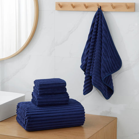 NALIVO close-up microfiber texture highlighting fast absorbency benefit