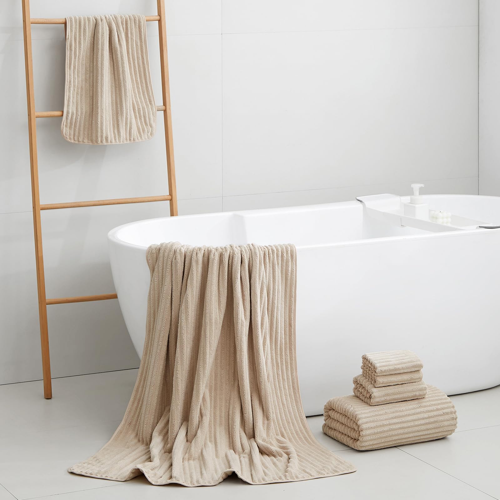 NALIVO close-up of microfiber texture highlighting softness and fast absorbency