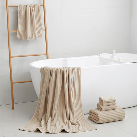 NALIVO close-up of microfiber texture highlighting softness and fast absorbency