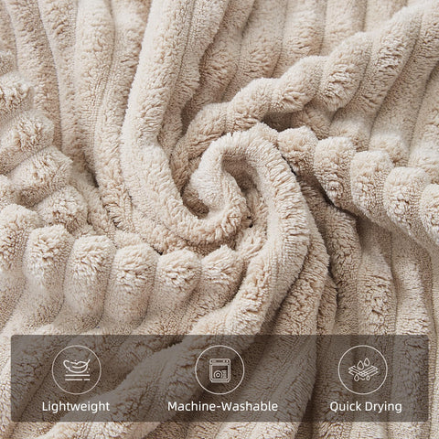 NALIVO hand towel and washcloth pair arranged to show complementary sizes and quick-dry benefit