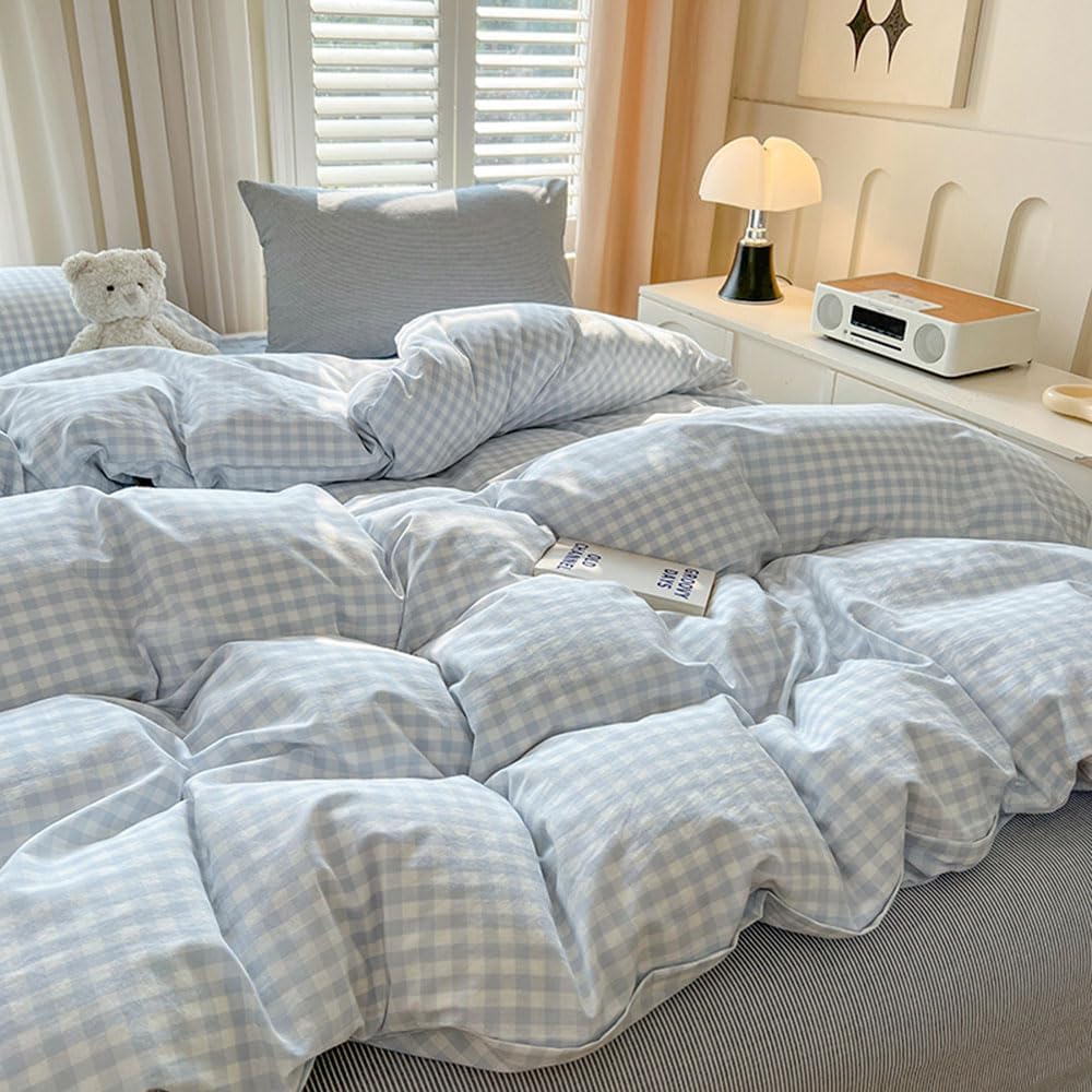 Nayoroom interior corner ties securing the comforter and reducing shifting