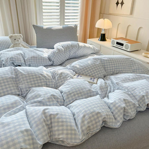 Nayoroom interior corner ties securing the comforter and reducing shifting