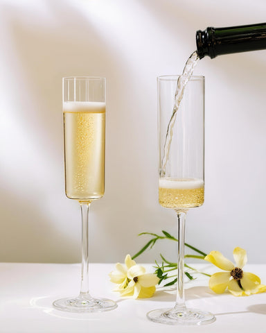 Nervure flute filled with bubbly showcasing drink visibility benefit