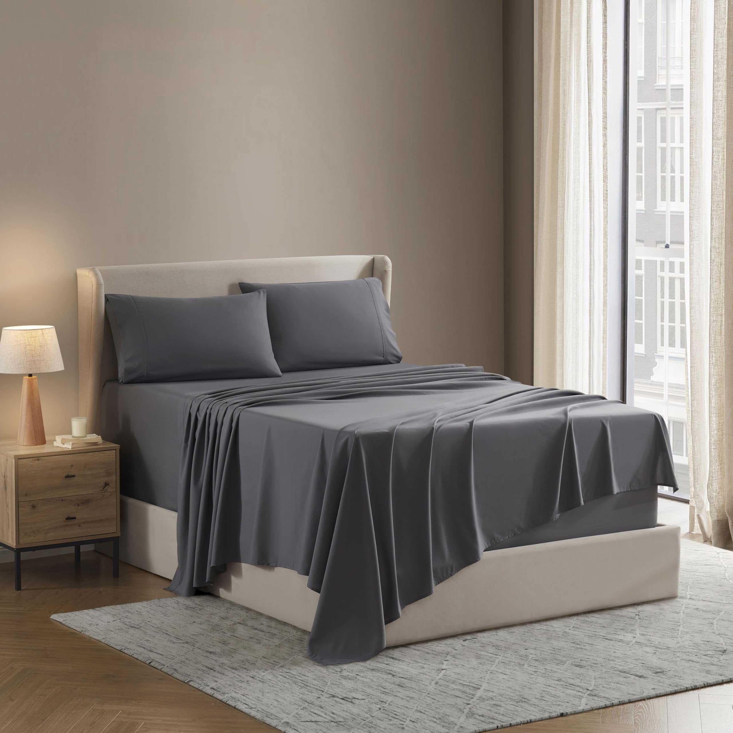Nestl front packaging showing dark grey five-piece set and convenience