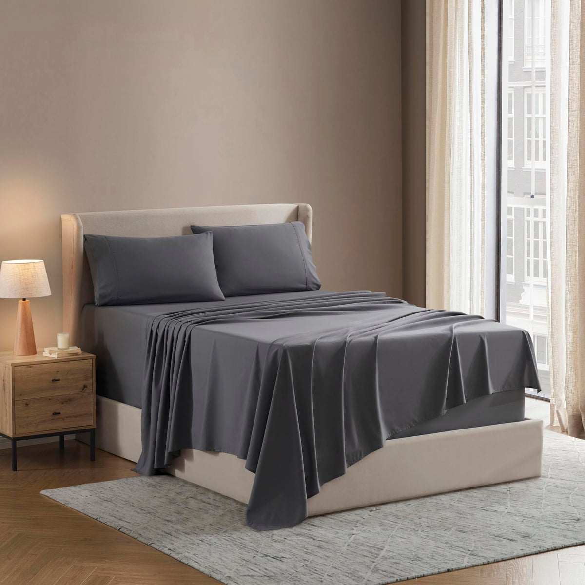 Nestl front packaging showing dark grey five-piece set and convenience