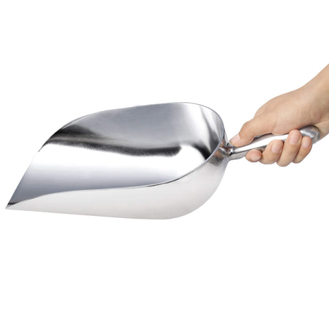 New Star Foodservice close-up of round-bottom scoop for easy entry into buckets