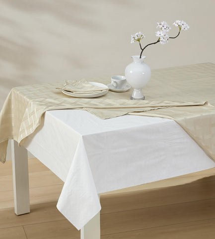 Newbridge closeup of quilted vinyl top highlighting water resistance