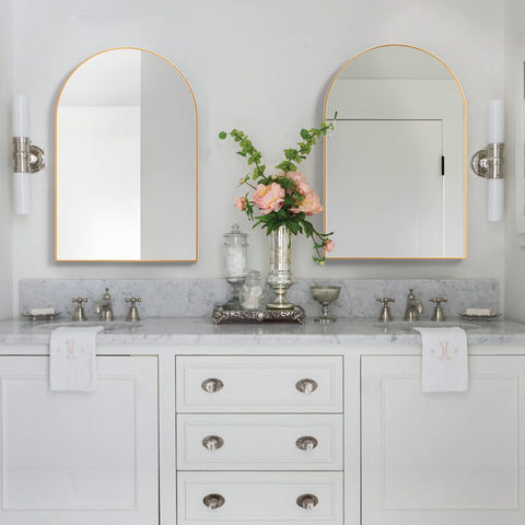 NEUWEABY styled in an entryway adds warmth and elegance