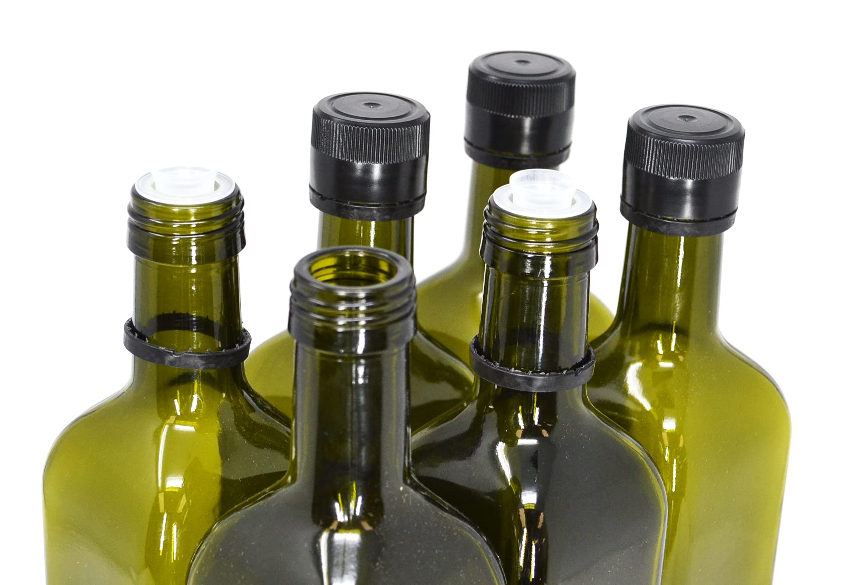 nicebottles close-up of black screw cap and integrated pourer for precise drip-free pouring
