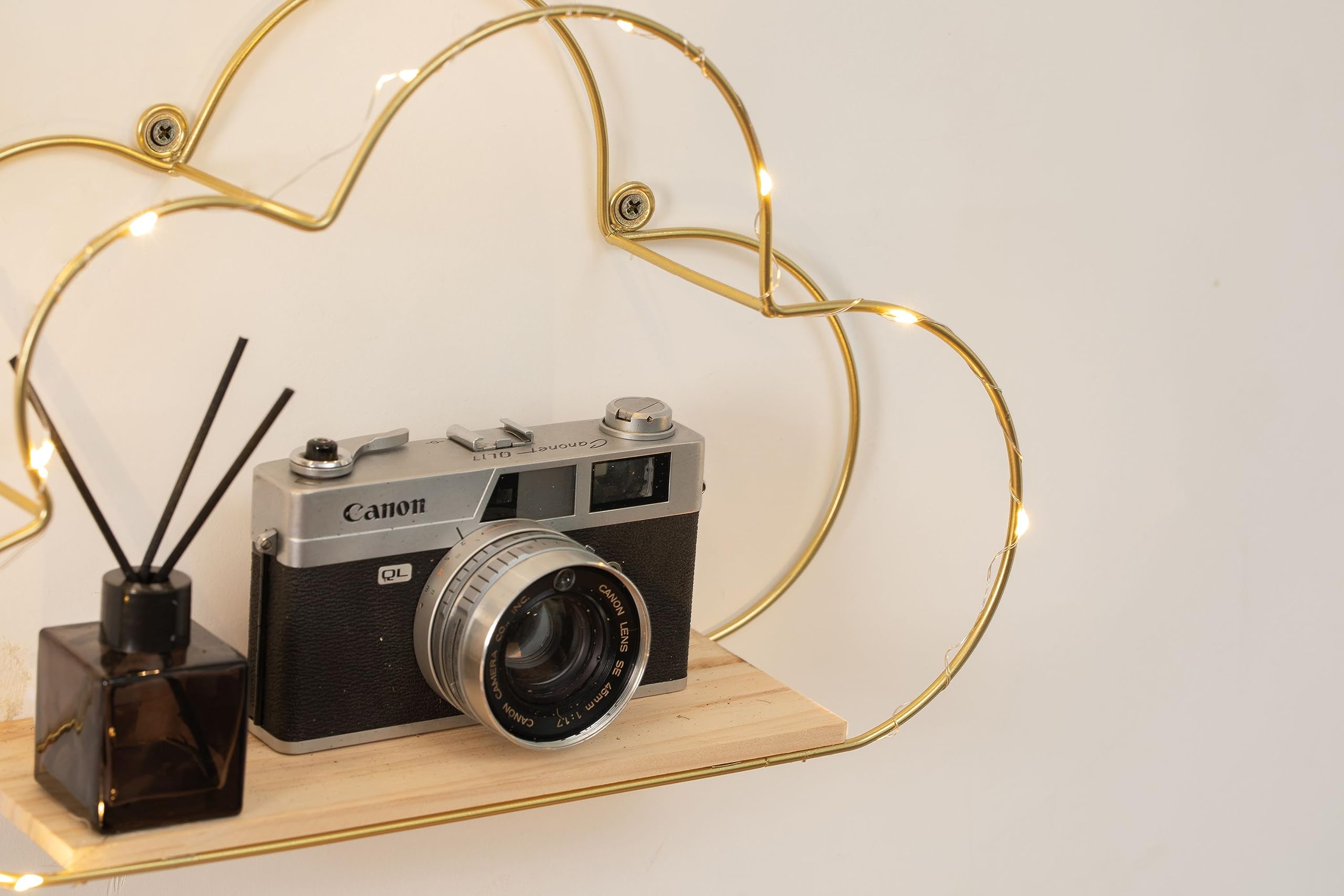Niemro detail of gold metal wire frame highlighting cloud silhouette and elegant look