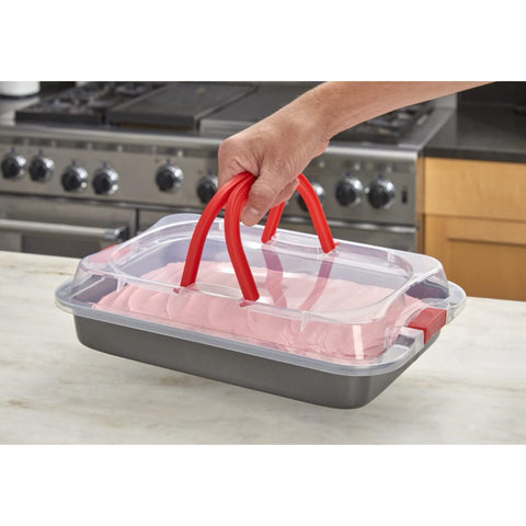 Nifty Solutions 12-cup muffin pan filled with cupcakes illustrating neat removal