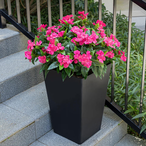 Nigirior mixed planter scene with faux Impatiens boosting low-maintenance garden style
