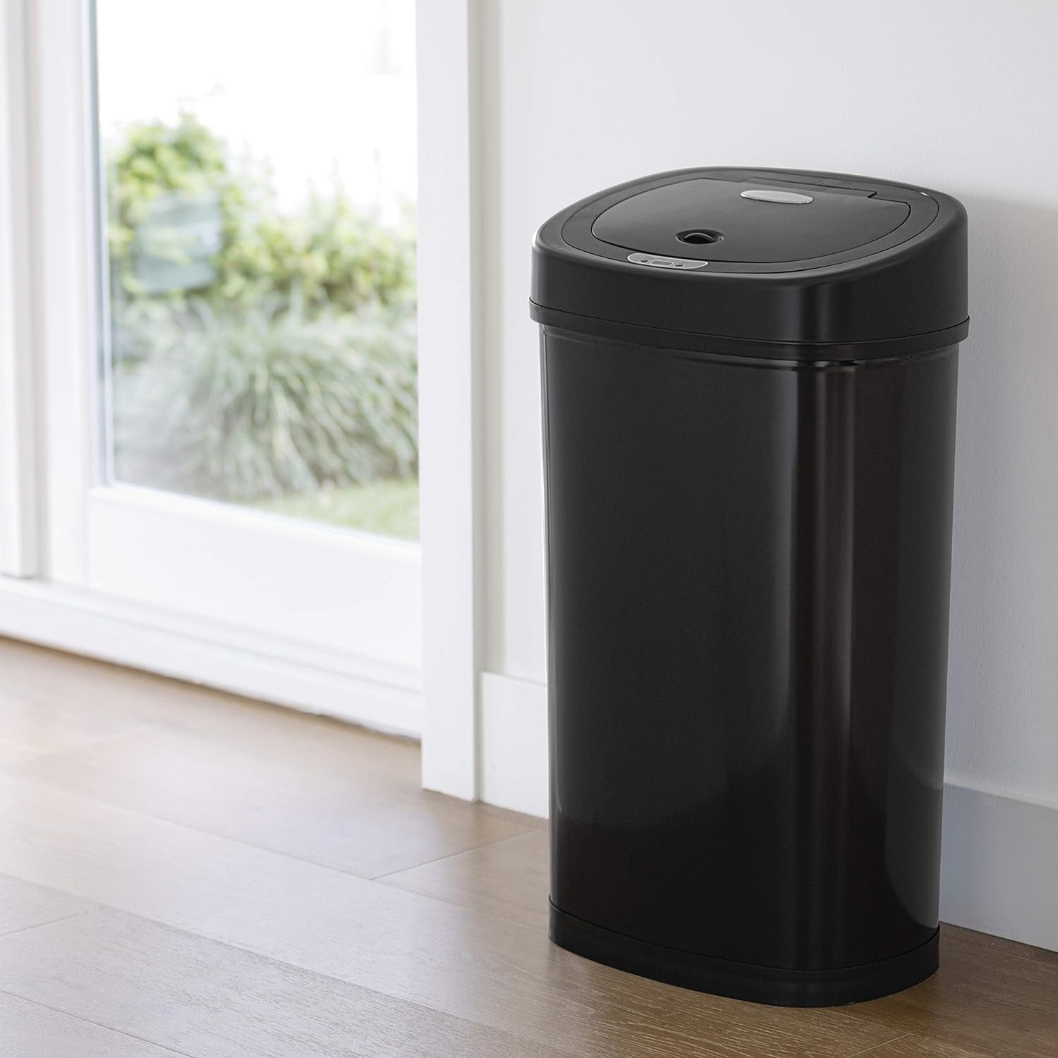 Ninestars soft-close lid action reduces noise and extends product life