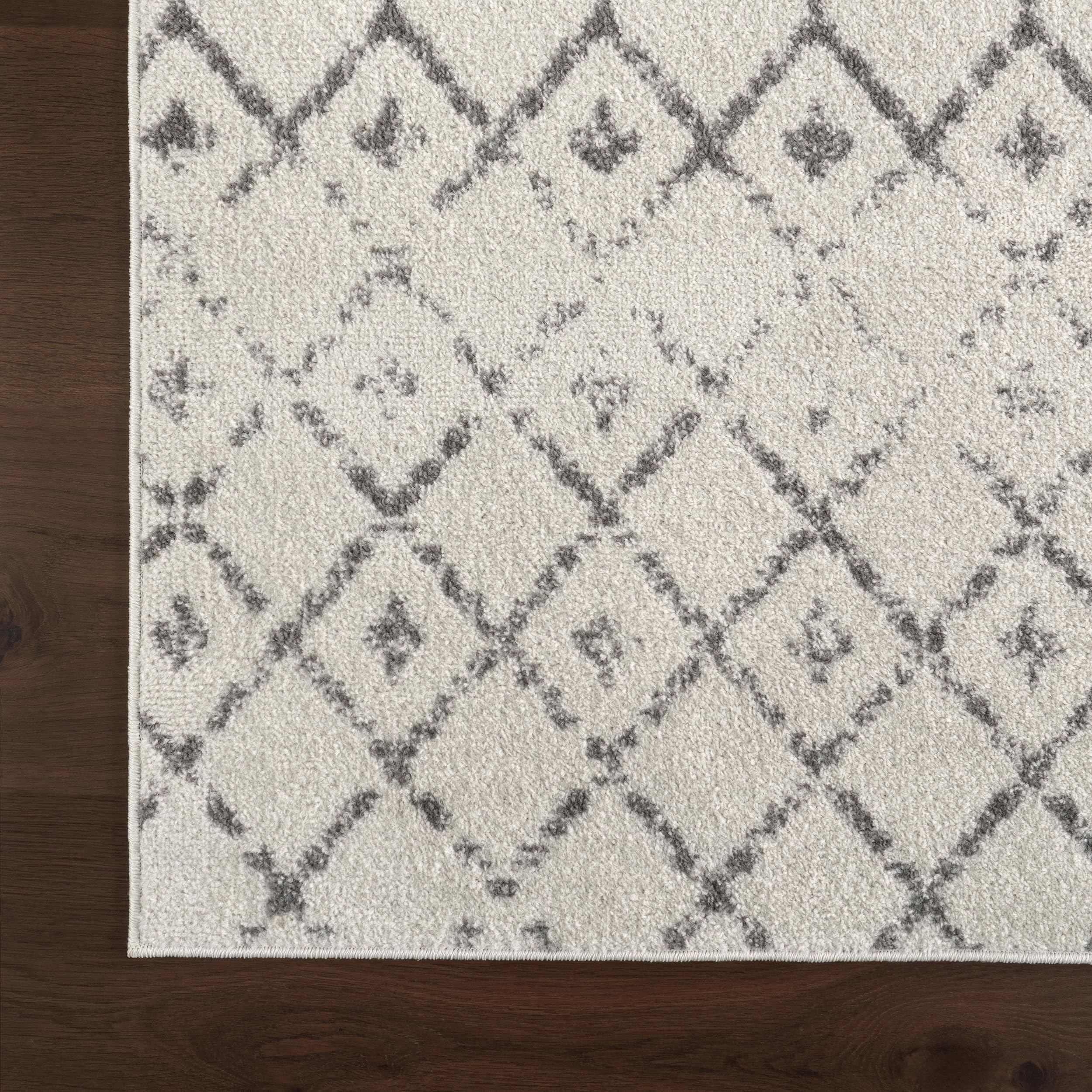 nuLOOM Blythe corner and binding showing durable edge and long-lasting finish