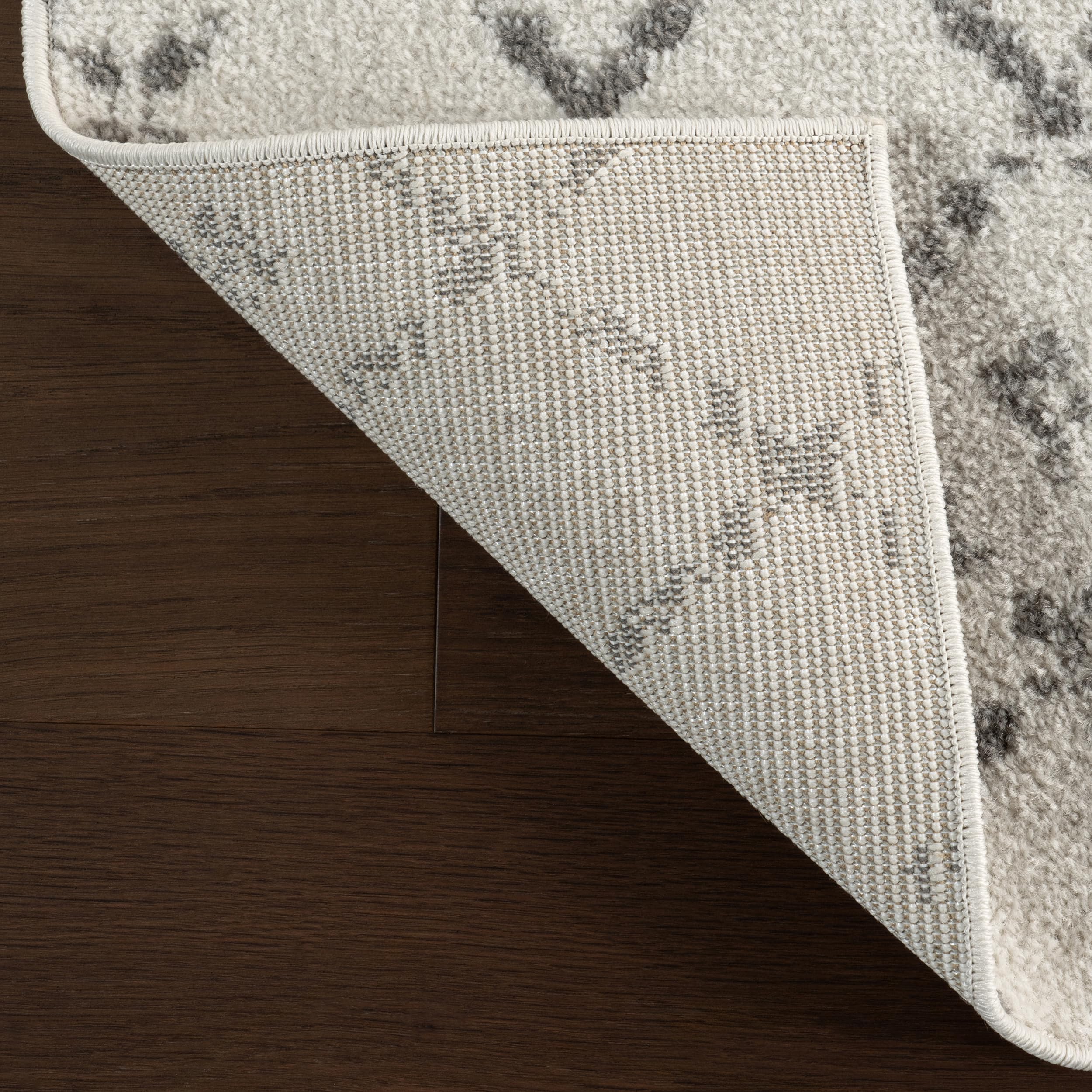 nuLOOM Blythe medallion pattern detail adding visual interest and timeless style