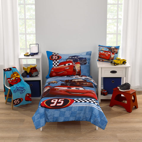 NoJo comforter front with Lightning McQueen for vibrant bed focus