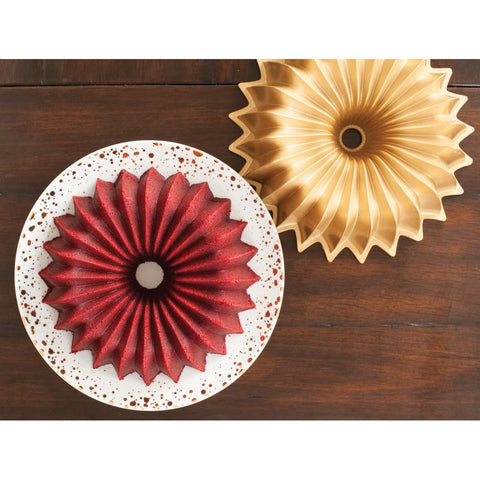 Nordic Ware side profile displaying dimensions for accurate sizing and fit in ovens