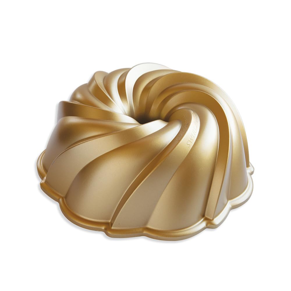 Nordic Ware side profile highlighting pan depth and sturdy cast-aluminum construction for even baking