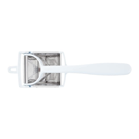 Norpro soft-grip handle and grooved rests demonstrating non-slip comfort and stable bowl positioning
