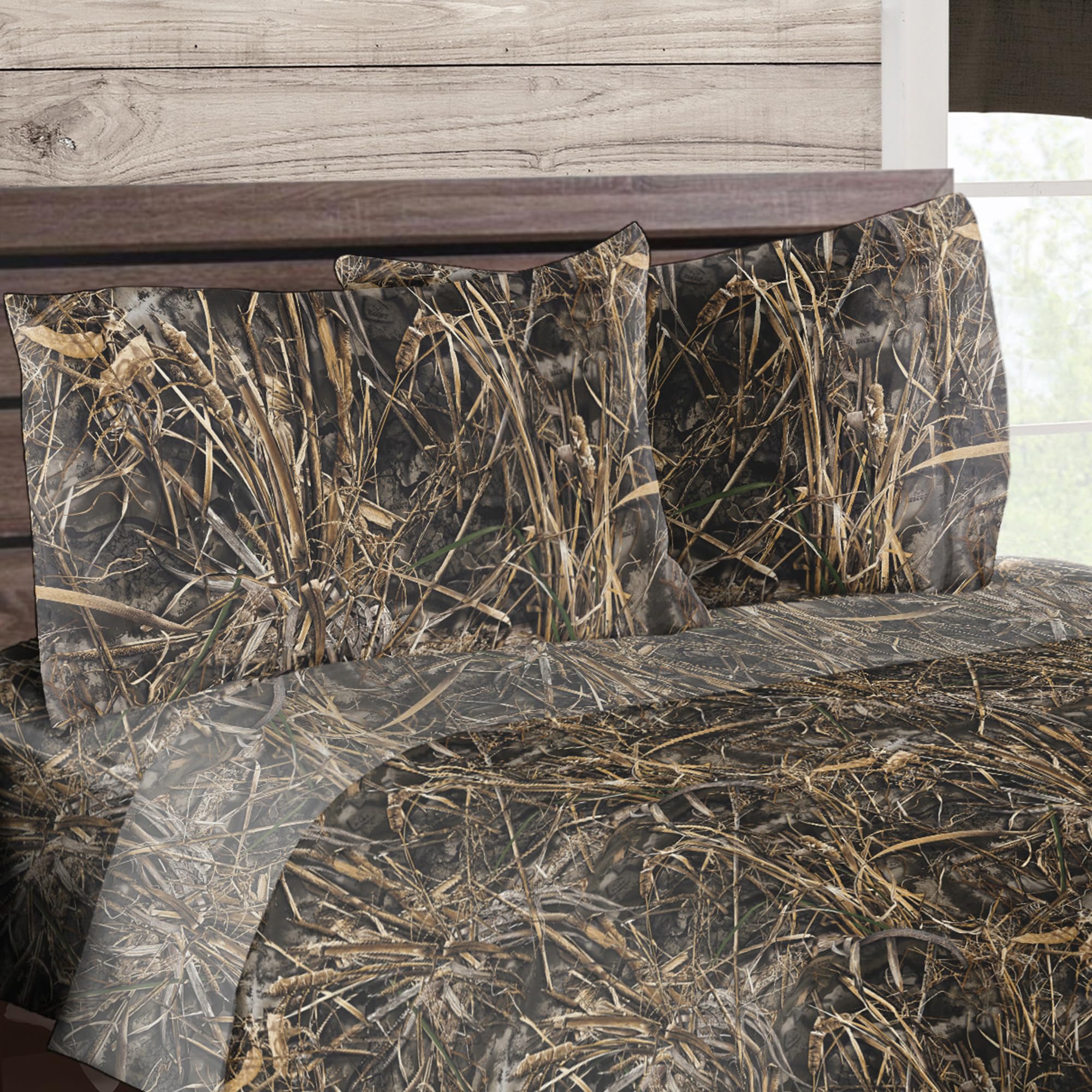 Northwest Realtree fitted sheet elastic detail demonstrating secure fit on mattress up to 12 inches