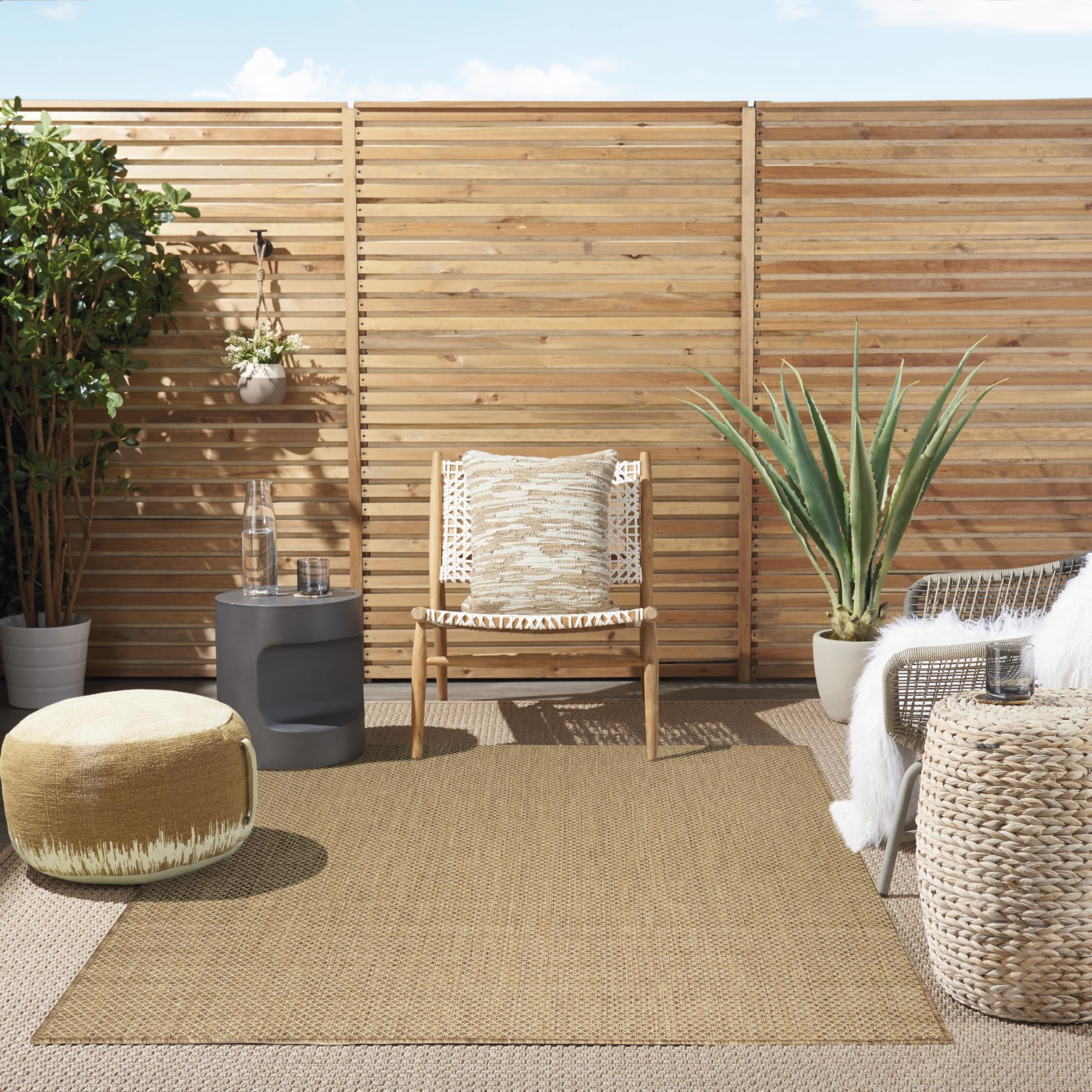 Nourison Courtyard corner detail shows flatweave construction and neat edges