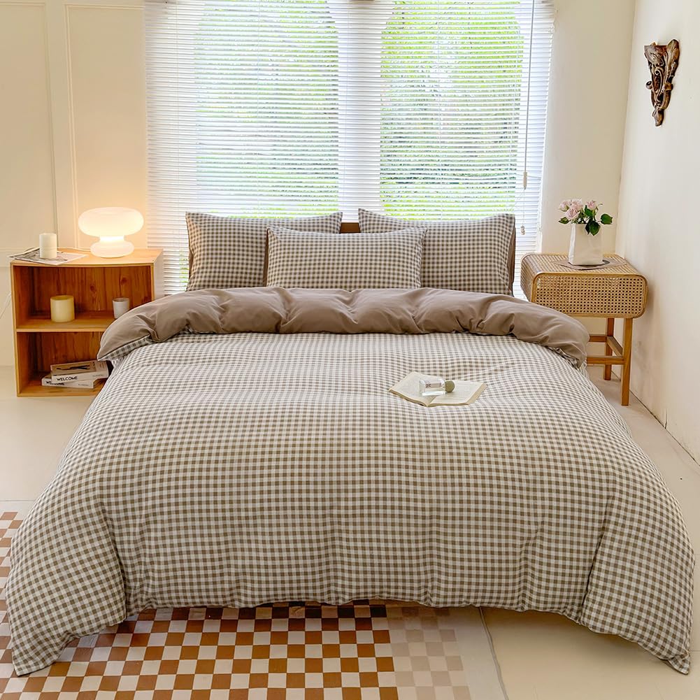NSNLGSGC lifestyle scene in neutral decor showing versatile plaid for layered bedding