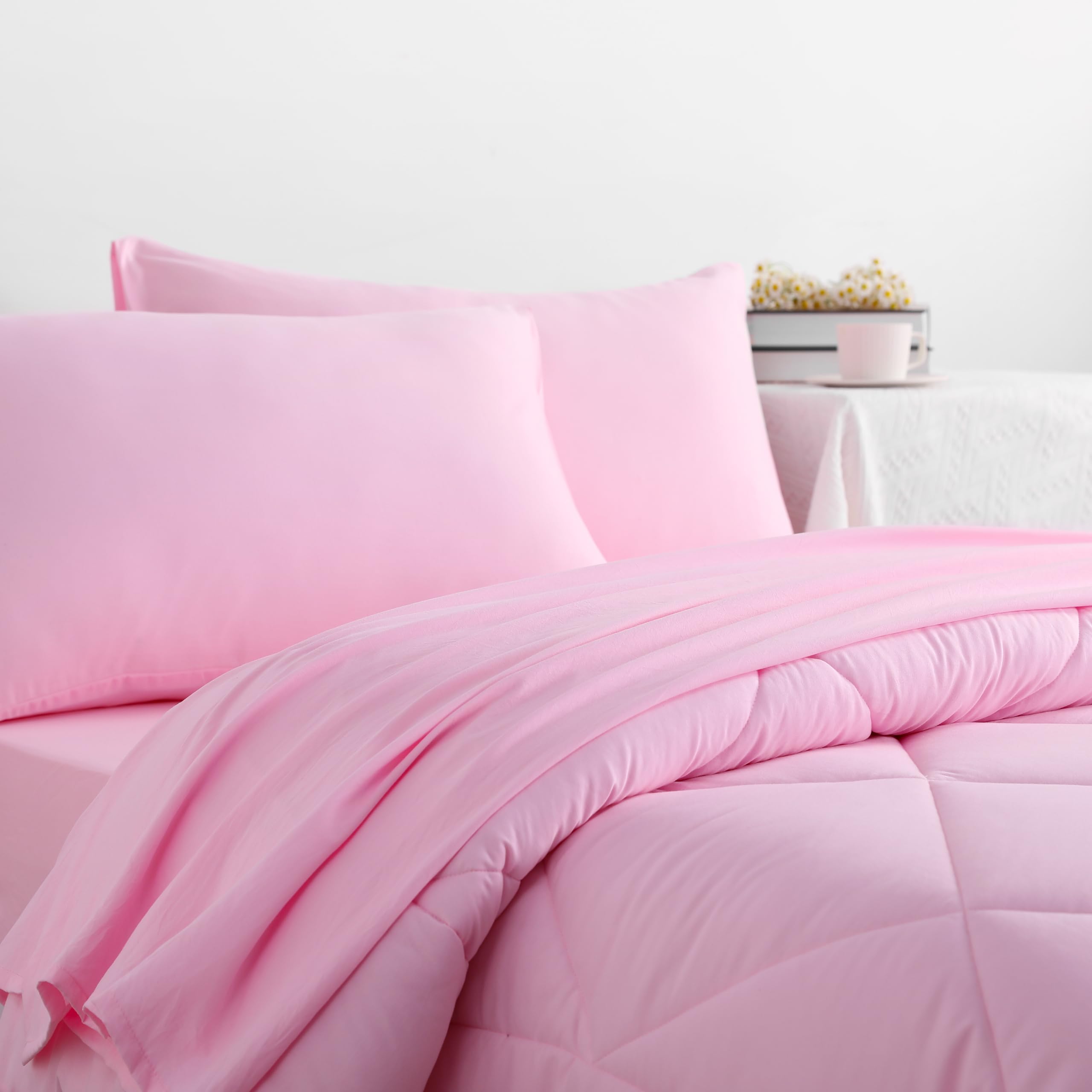 NTBAY comforter loft edge view highlighting lightweight warmth benefit