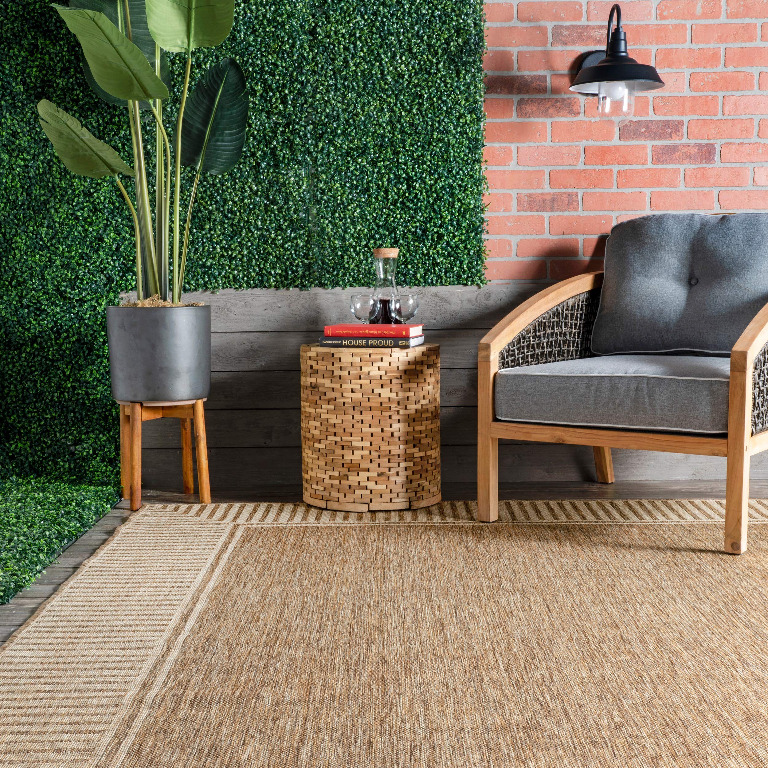 nuLOOM Asha bordered edge detail highlighting clean stripe and refined definition
