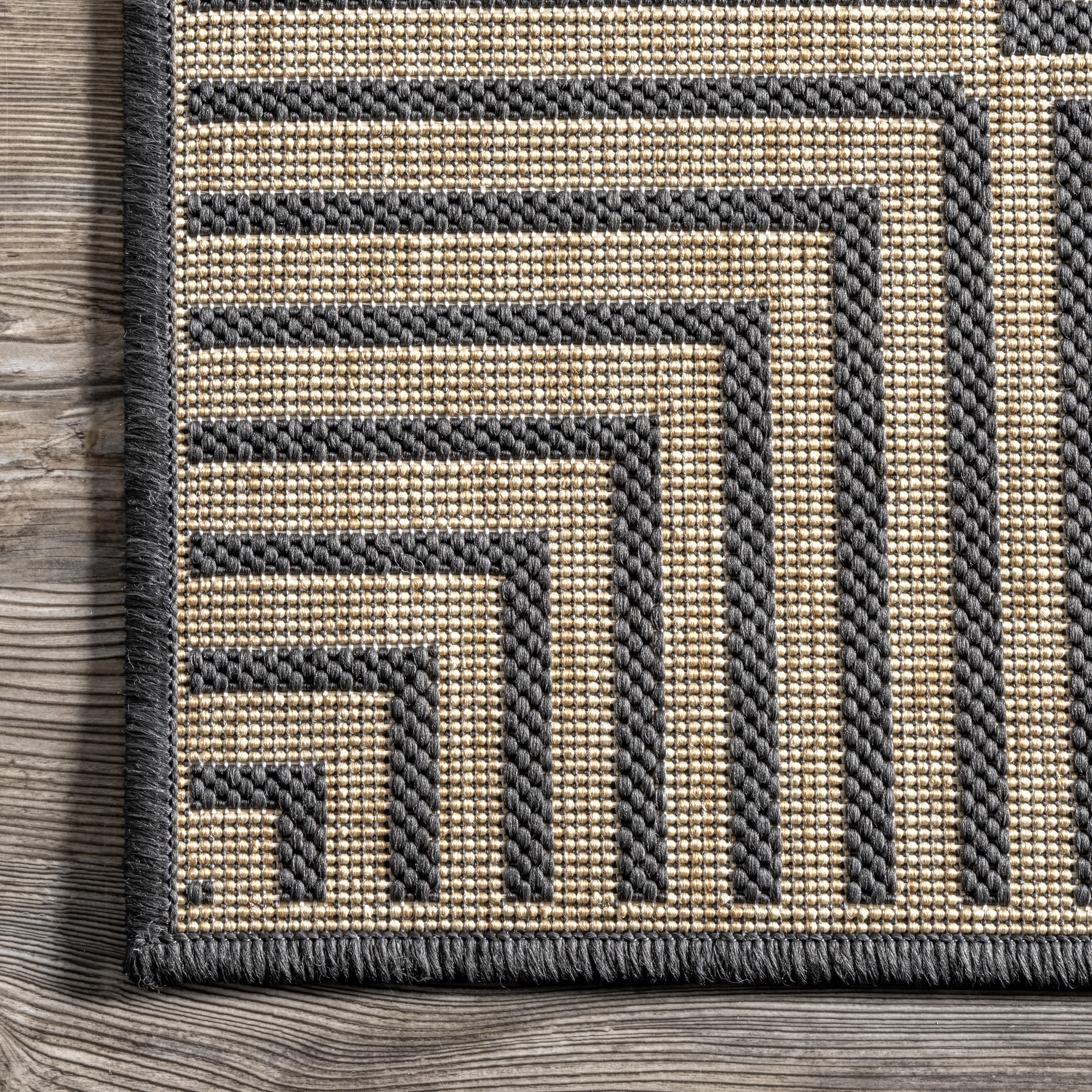 nuLOOM Asha corner and edge illustrating neat finished seams