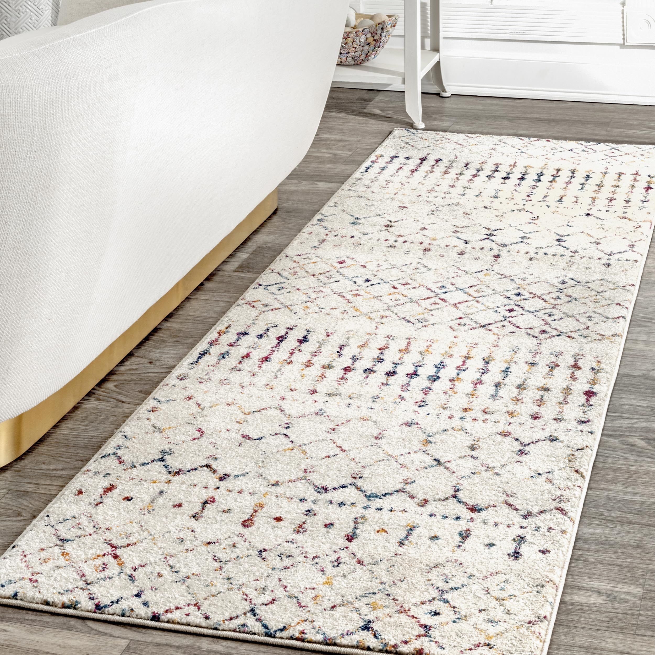 nuLOOM Blythe runner front view shows full trellis pattern and entryway impact