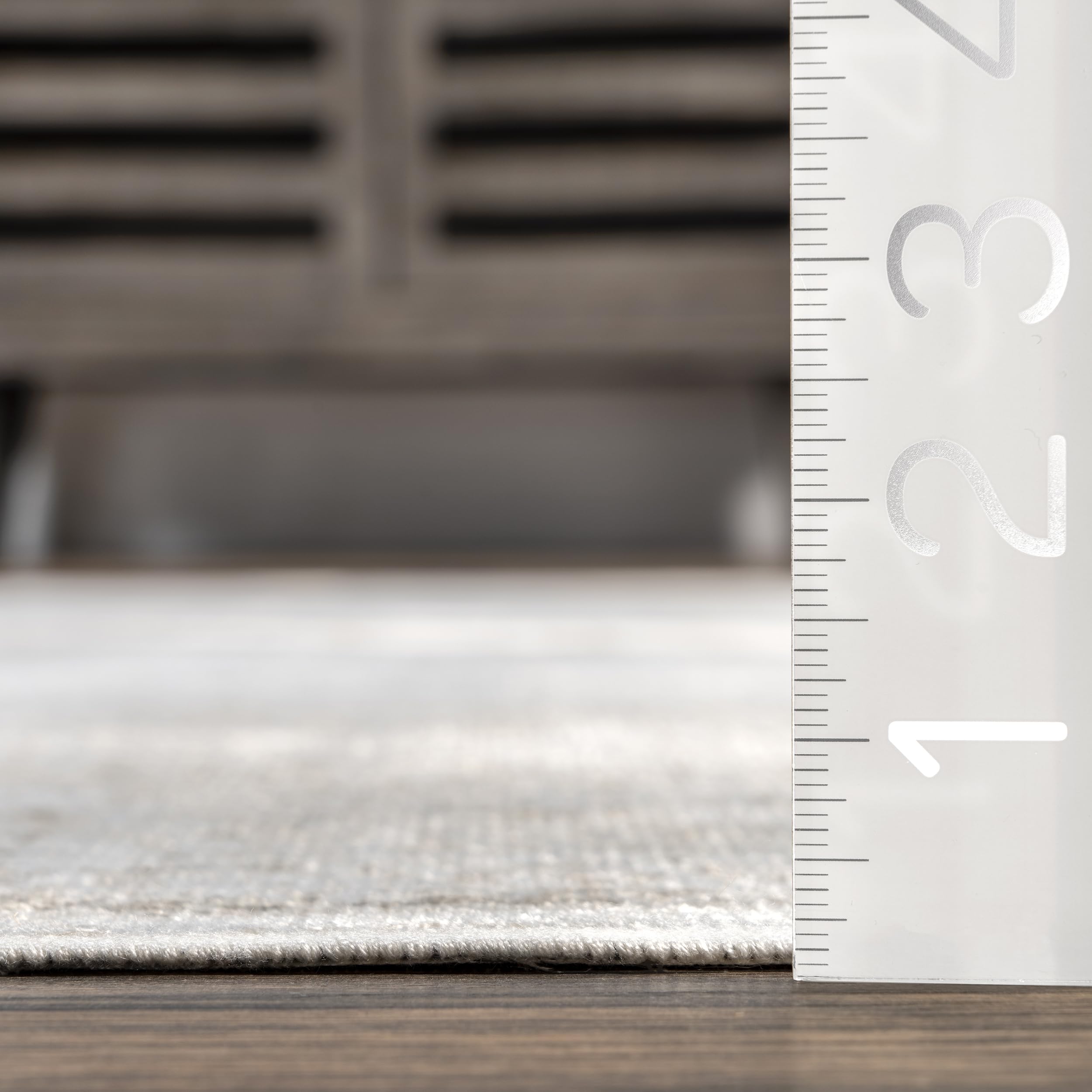 nuLOOM Cantrell paired with decor showing transitional style and design versatility