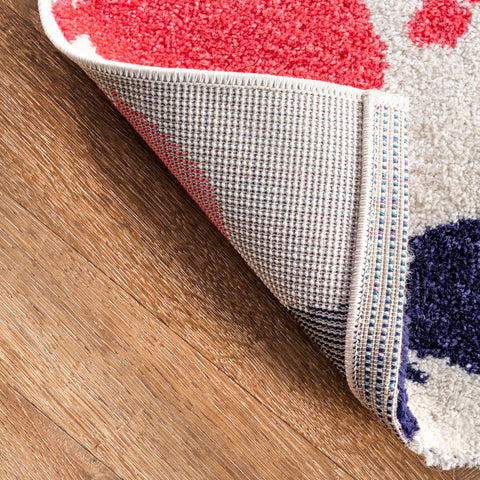 nuLOOM Pinkie edge and binding close-up shows sturdy finish that prevents fraying